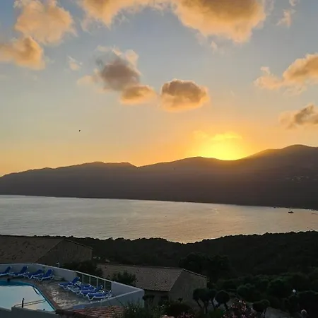 Caseddu T2 N 14, Alba Rossa Avec Piscine Chauffee Сasa de vacaciones *
